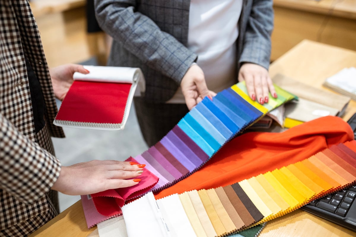 Asesoría de diseño textil con muestras de tela
